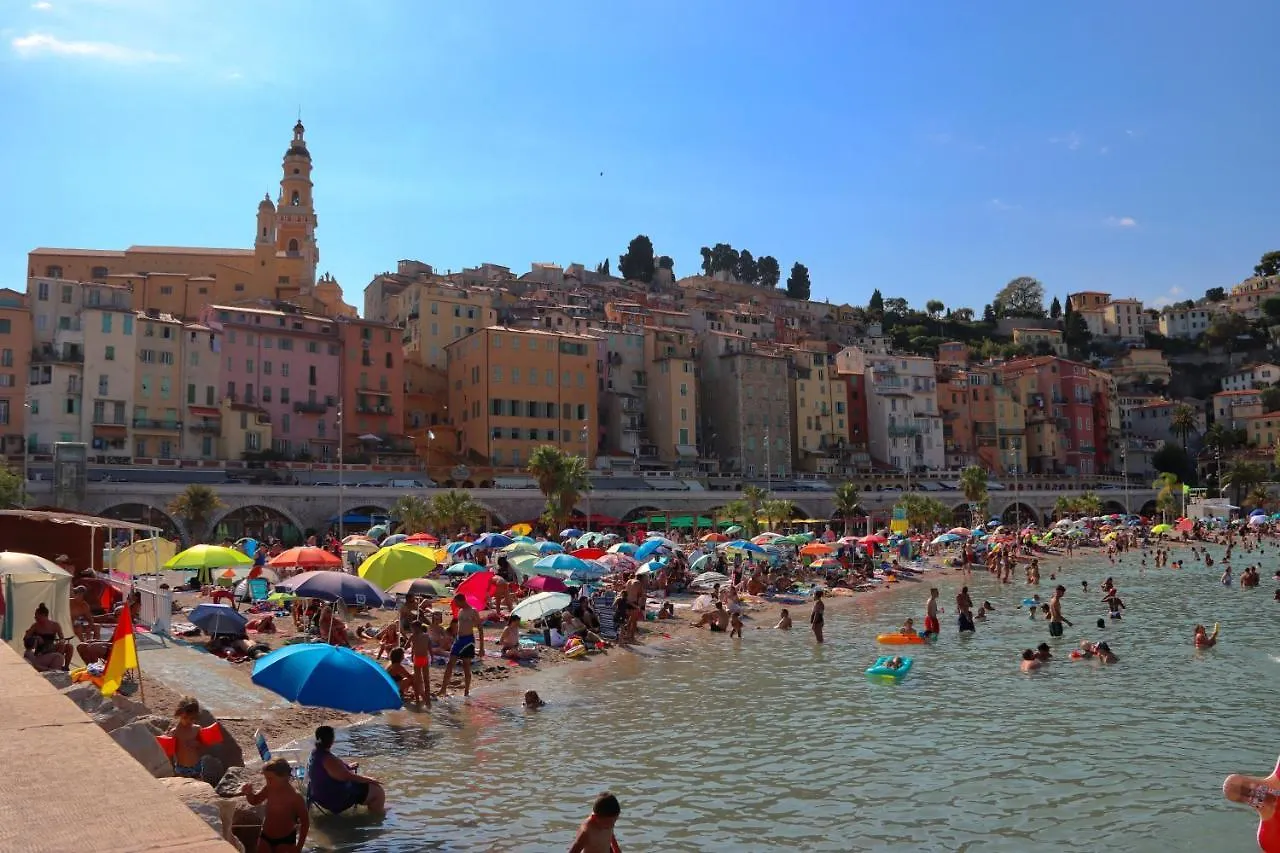 Le botta charmant deux pièces plein centre Menton France